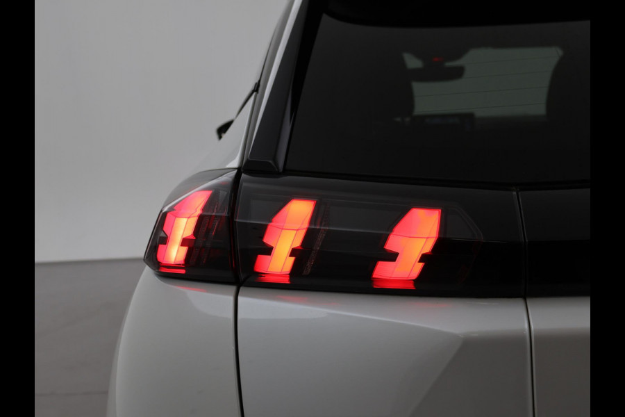 Peugeot e-2008 EV GT 50 kWh 3-FASE + ADAPTIVE CRUISE | STOELVERW. | 18 INCH | LED | APPLE CARPLAY | CAMERA