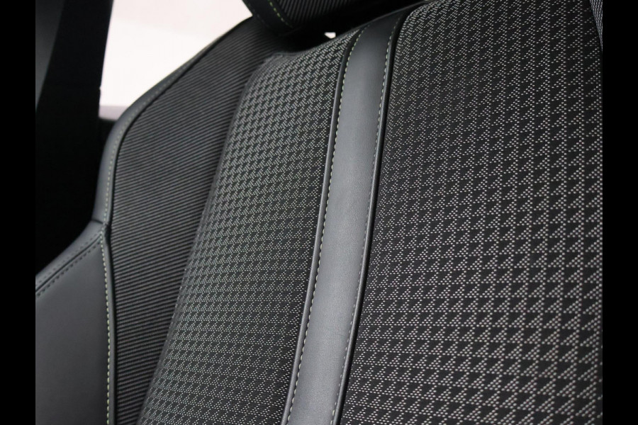 Peugeot e-2008 EV GT 50 kWh 3-FASE + ADAPTIVE CRUISE | STOELVERW. | 18 INCH | LED | APPLE CARPLAY | CAMERA