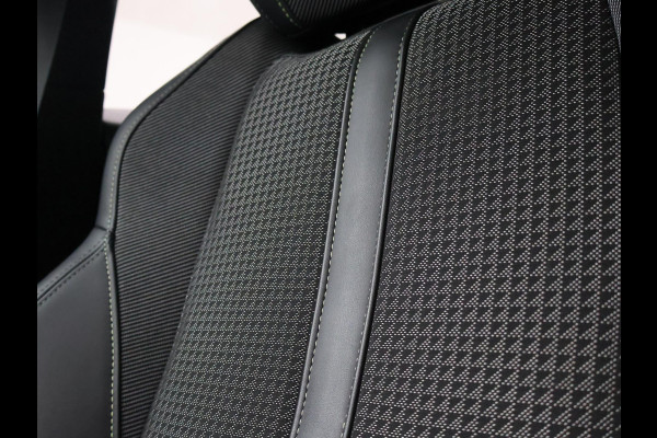 Peugeot e-2008 EV GT 50 kWh 3-FASE + ADAPTIVE CRUISE | STOELVERW. | 18 INCH | LED | APPLE CARPLAY | CAMERA