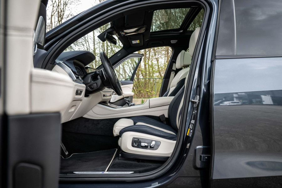 BMW X5 xDrive45e M-Sport 4-Wielsturing Individual B&W