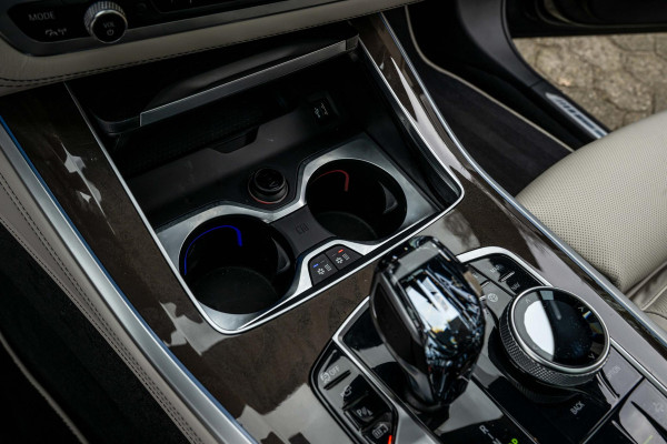 BMW X5 xDrive45e M-Sport 4-Wielsturing Individual B&W