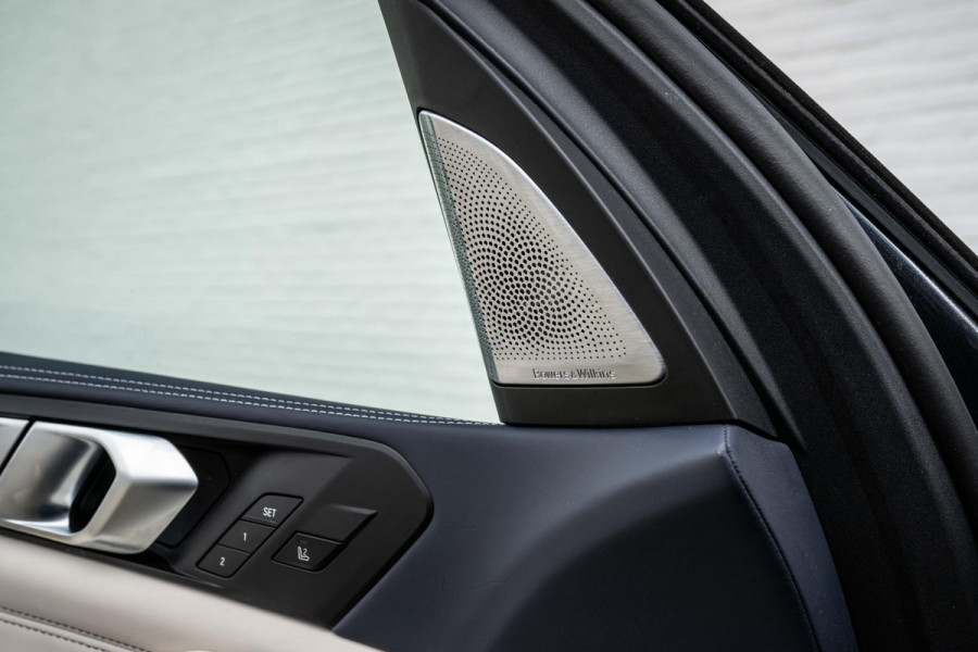 BMW X5 xDrive45e M-Sport 4-Wielsturing Individual B&W