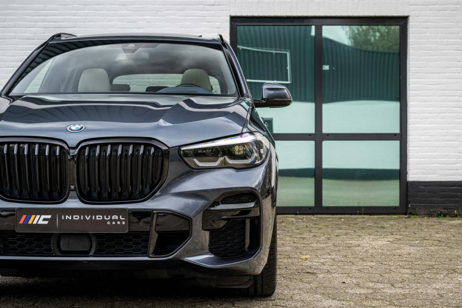 BMW X5 xDrive45e M-Sport 4-Wielsturing Individual B&W