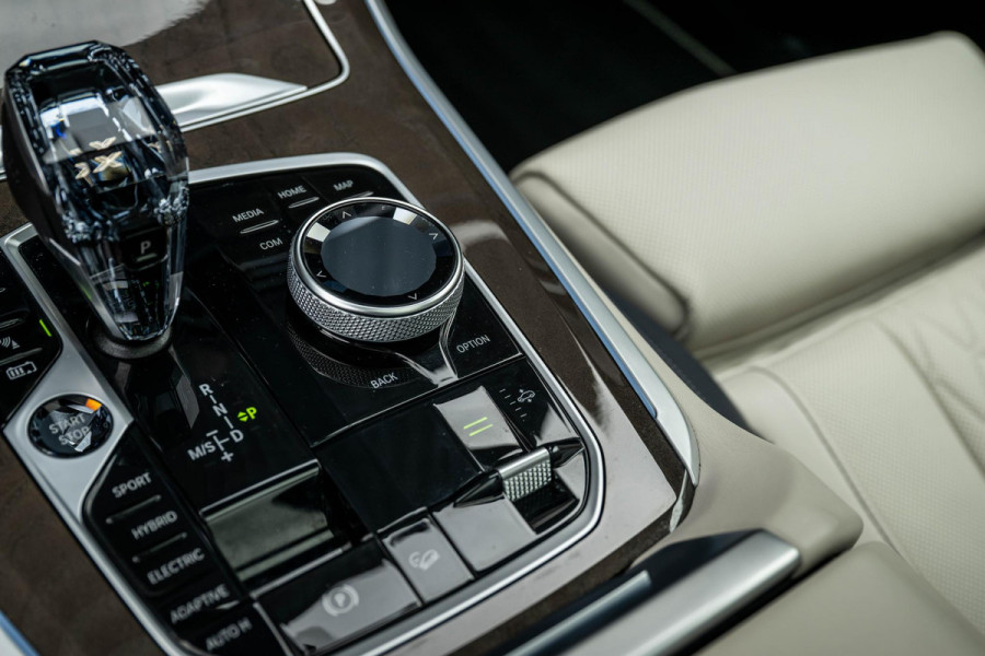 BMW X5 xDrive45e M-Sport 4-Wielsturing Individual B&W