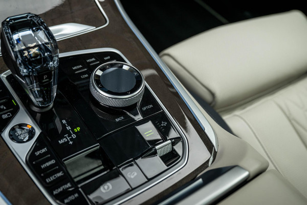 BMW X5 xDrive45e M-Sport 4-Wielsturing Individual B&W