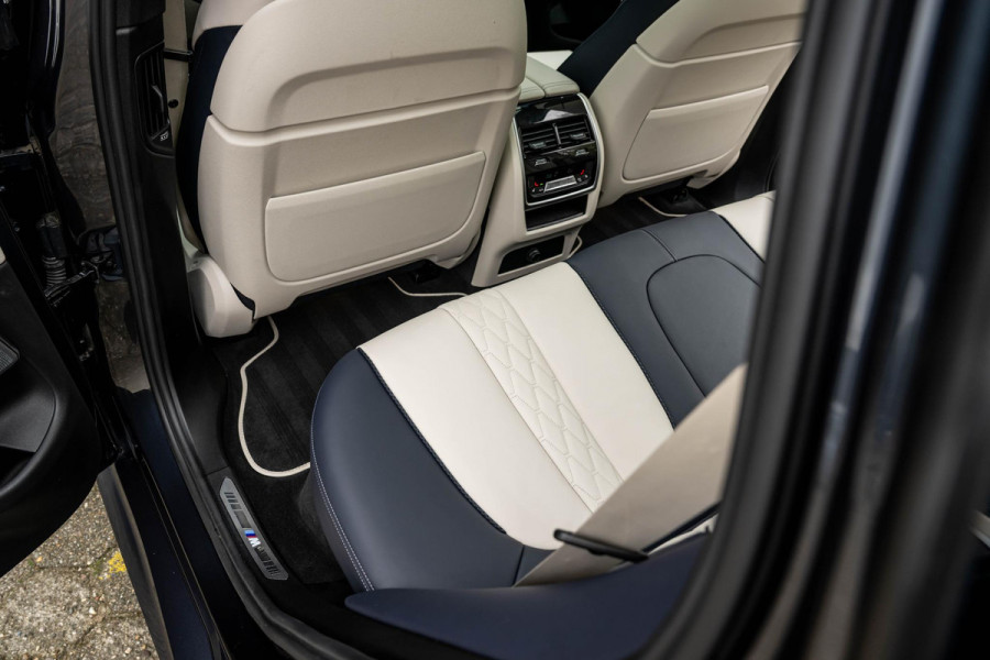 BMW X5 xDrive45e M-Sport 4-Wielsturing Individual B&W