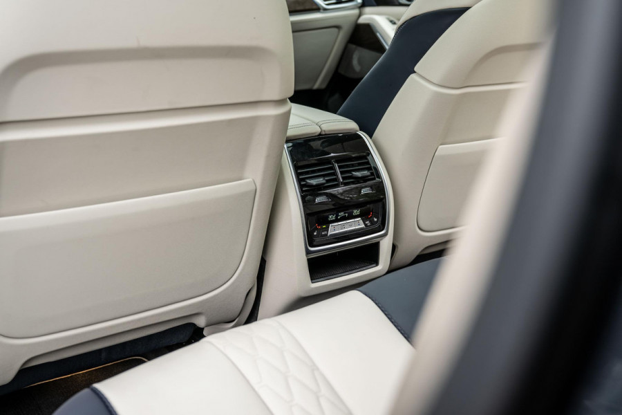 BMW X5 xDrive45e M-Sport 4-Wielsturing Individual B&W