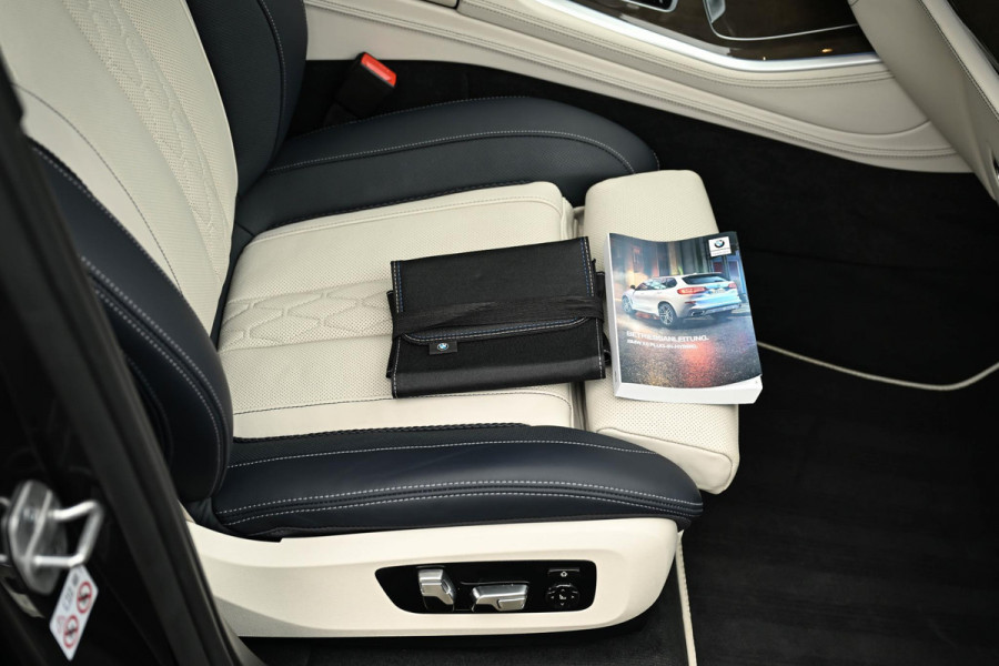 BMW X5 xDrive45e M-Sport 4-Wielsturing Individual B&W