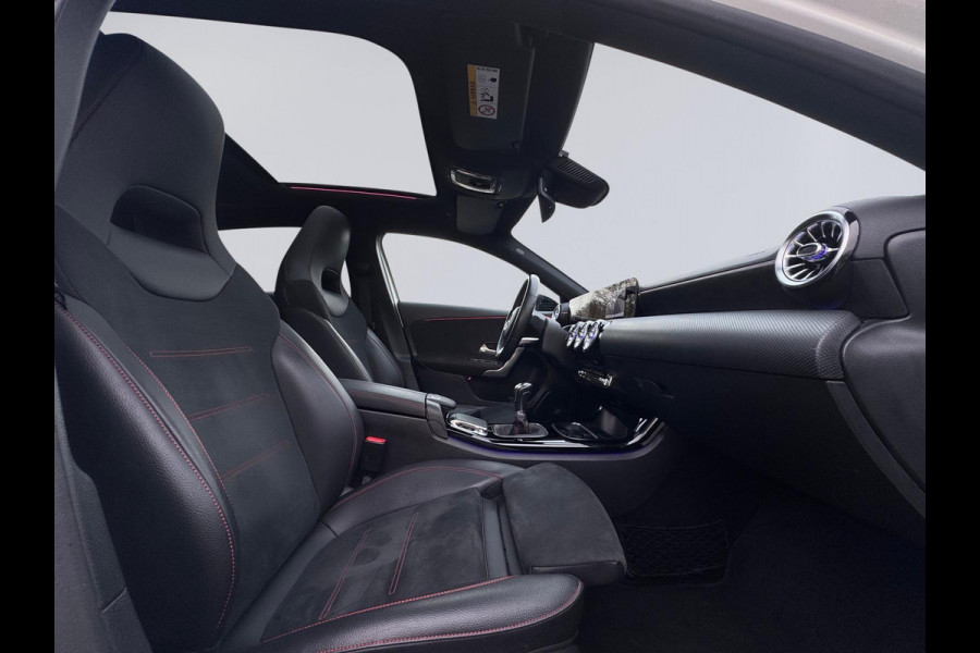 Mercedes-Benz A-Klasse 200 Business Solution 163 pk AMG styling, nieuw model, camera, sfeerverlichting, panoramadak, parelmoer wit