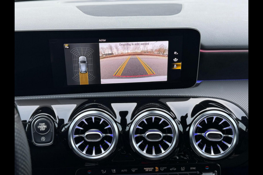 Mercedes-Benz A-Klasse 200 Business Solution 163 pk AMG styling, nieuw model, camera, sfeerverlichting, panoramadak, parelmoer wit