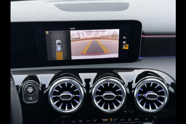 Mercedes-Benz A-Klasse 200 Business Solution 163 pk AMG styling, nieuw model, camera, sfeerverlichting, panoramadak, parelmoer wit