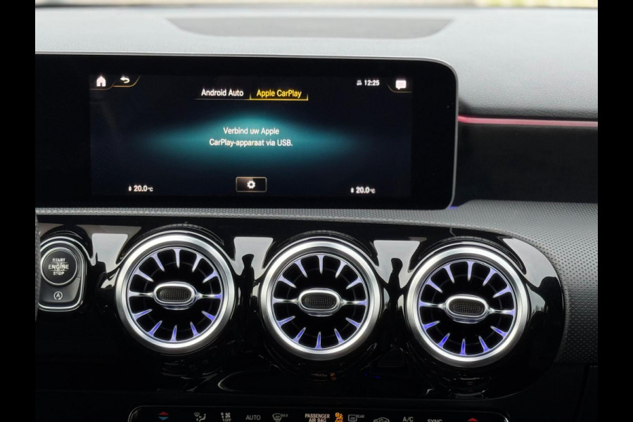 Mercedes-Benz A-Klasse 200 Business Solution 163 pk AMG styling, nieuw model, camera, sfeerverlichting, panoramadak, parelmoer wit