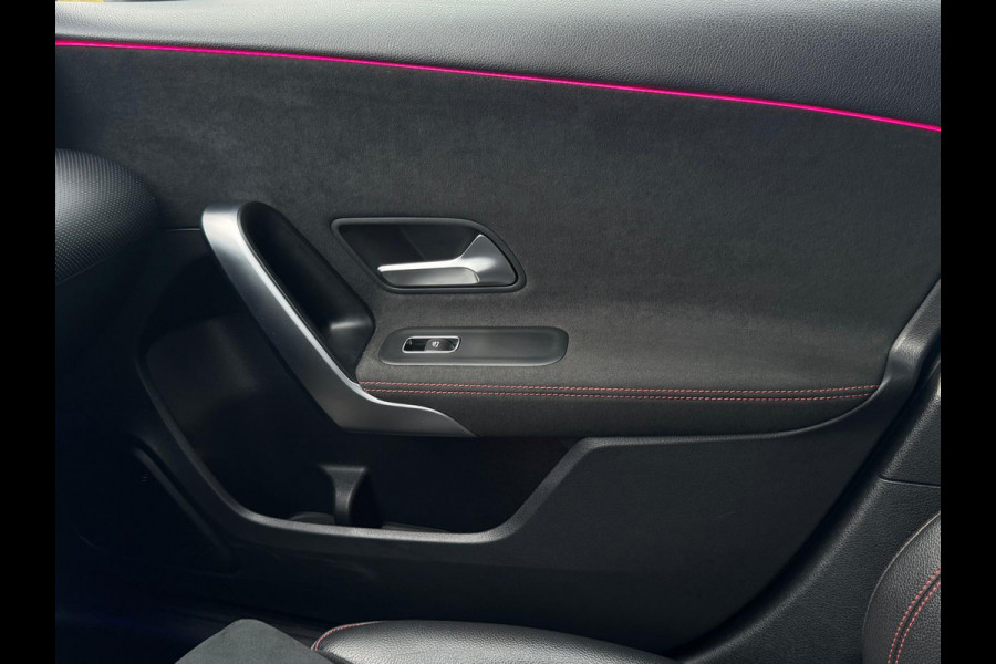 Mercedes-Benz A-Klasse 200 Business Solution 163 pk AMG styling, nieuw model, camera, sfeerverlichting, panoramadak, parelmoer wit