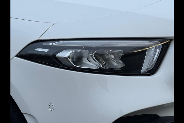 Mercedes-Benz A-Klasse 200 Business Solution 163 pk AMG styling, nieuw model, camera, sfeerverlichting, panoramadak, parelmoer wit