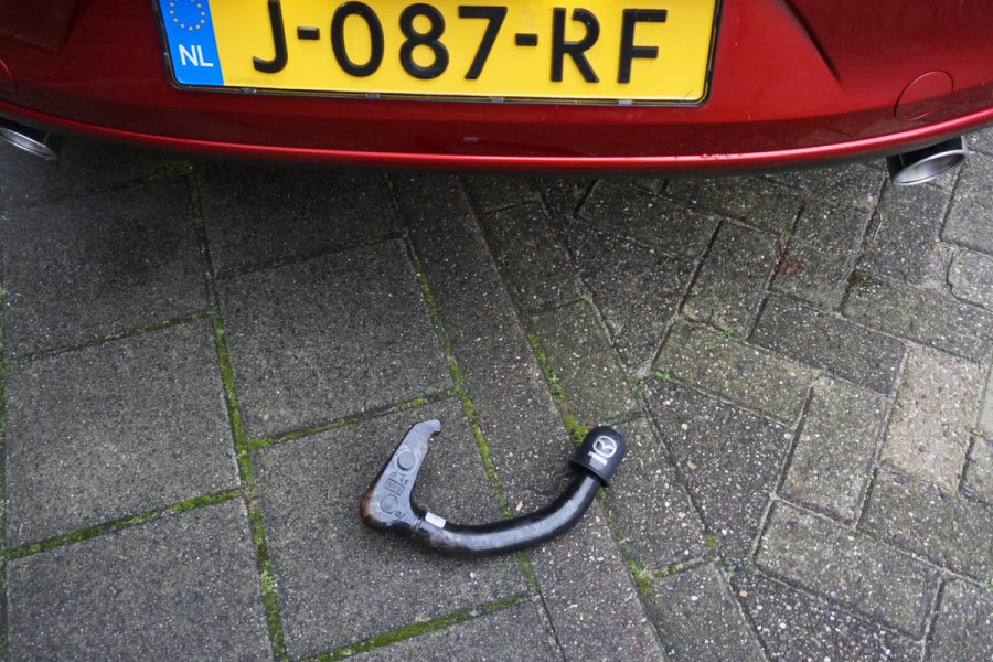 Mazda 3 2.0 e-SkyActiv-X M Hybrid 180PK Luxury/Leer/18Inch /Bose/Head-Up/Trekhaak.