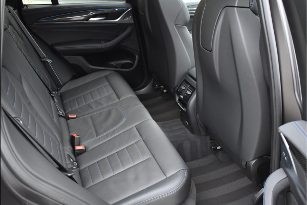 BMW X3 xDrive30e M-Pakket 292 Pk Frozen Black M-Stoelen Pano Navi 360 Memory Hud Carbon Camera Leder Laser 20 Inch