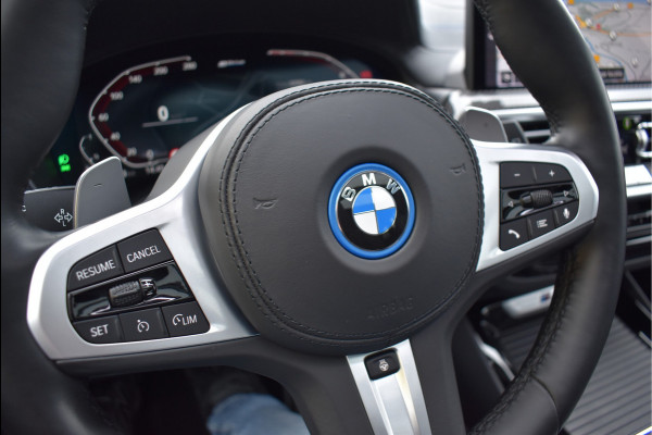 BMW X3 xDrive30e M-Pakket 292 Pk Frozen Black M-Stoelen Pano Navi 360 Memory Hud Carbon Camera Leder Laser 20 Inch