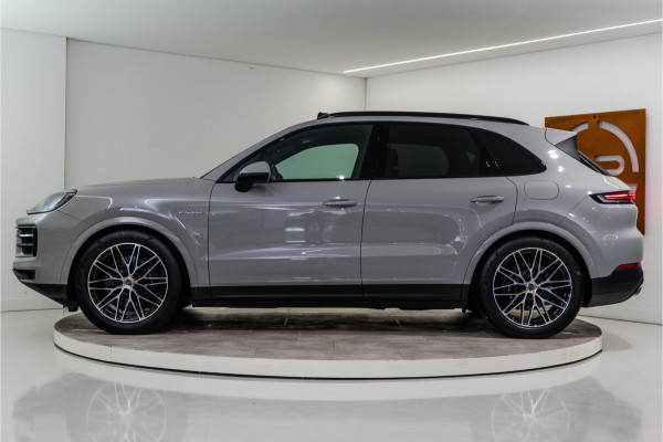 Porsche Cayenne 3.0 E-Hybrid 470PK | Krijt | Pano | InnoDrive | Sfeer | Bose | Lucht | 12 MND Garantie