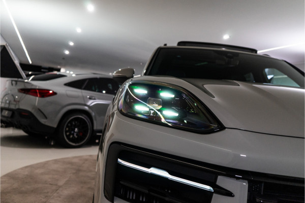 Porsche Cayenne 3.0 E-Hybrid 470PK | Krijt | Pano | InnoDrive | Sfeer | Bose | Lucht | 12 MND Garantie