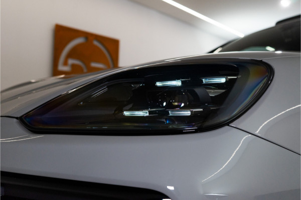 Porsche Cayenne 3.0 E-Hybrid 470PK | Krijt | Pano | InnoDrive | Sfeer | Bose | Lucht | 12 MND Garantie