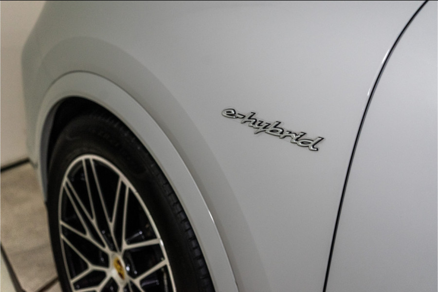 Porsche Cayenne 3.0 E-Hybrid 470PK | Krijt | Pano | InnoDrive | Sfeer | Bose | Lucht | 12 MND Garantie