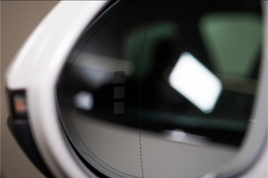 Porsche Cayenne 3.0 E-Hybrid 470PK | Krijt | Pano | InnoDrive | Sfeer | Bose | Lucht | 12 MND Garantie