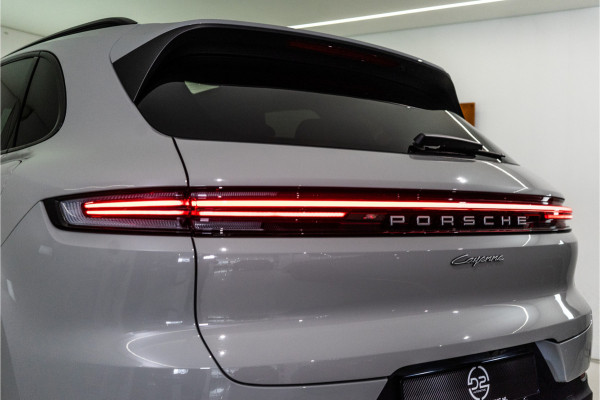 Porsche Cayenne 3.0 E-Hybrid 470PK | Krijt | Pano | InnoDrive | Sfeer | Bose | Lucht | 12 MND Garantie