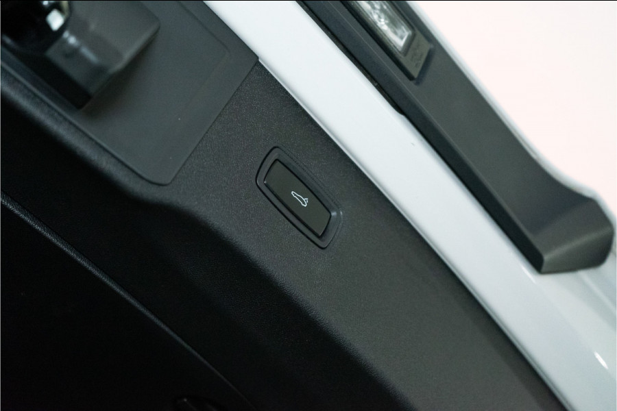 Porsche Cayenne 3.0 E-Hybrid 470PK | Krijt | Pano | InnoDrive | Sfeer | Bose | Lucht | 12 MND Garantie