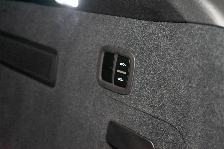 Porsche Cayenne 3.0 E-Hybrid 470PK | Krijt | Pano | InnoDrive | Sfeer | Bose | Lucht | 12 MND Garantie