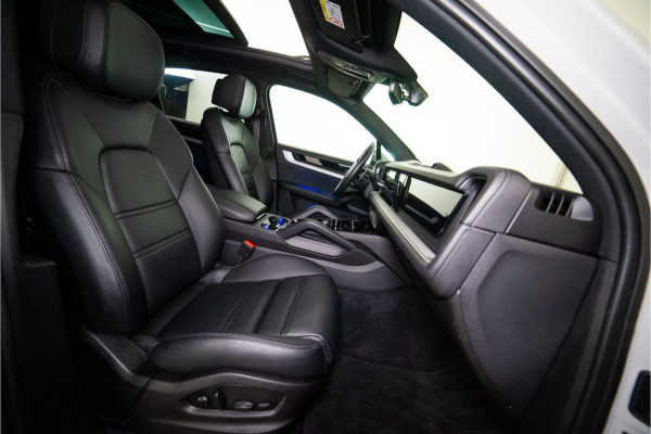 Porsche Cayenne 3.0 E-Hybrid 470PK | Krijt | Pano | InnoDrive | Sfeer | Bose | Lucht | 12 MND Garantie