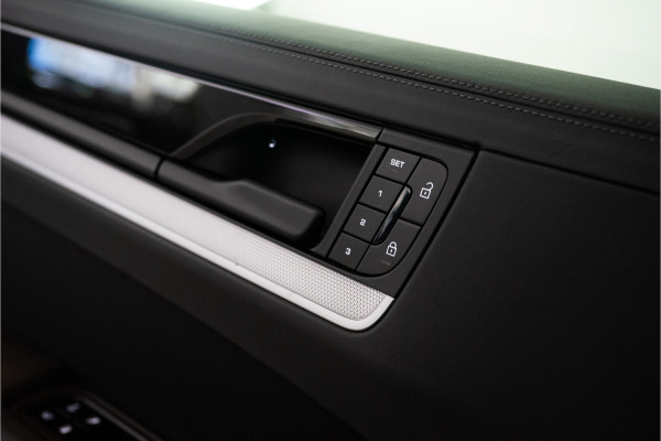 Porsche Cayenne 3.0 E-Hybrid 470PK | Krijt | Pano | InnoDrive | Sfeer | Bose | Lucht | 12 MND Garantie
