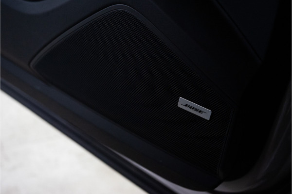 Porsche Cayenne 3.0 E-Hybrid 470PK | Krijt | Pano | InnoDrive | Sfeer | Bose | Lucht | 12 MND Garantie