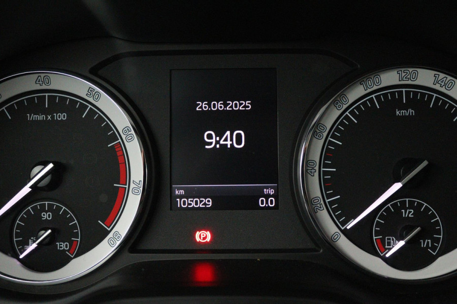 Škoda Karoq 1.5 TSI ACT Style Business (PANORAMADAK, CRUISE ADAPTIEF, PARKEERSENSOREN, STOELVERWARMING, NAVIGATIE, AUTOMAAT)