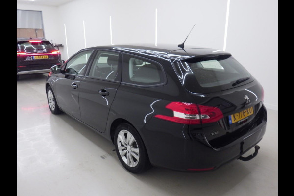 Peugeot 308 SW 1.2 PureTech Blue Lease Active Airco Navi Carplay PDC Achter Trekhaak Lichtmetalen velgen Cruise Control Distr. riem reeds vervangen! APK 01-2027