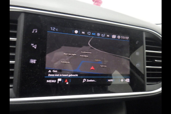 Peugeot 308 SW 1.2 PureTech Blue Lease Active Airco Navi Carplay PDC Achter Trekhaak Lichtmetalen velgen Cruise Control Distr. riem reeds vervangen! APK 01-2027