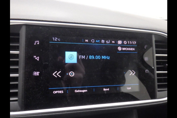 Peugeot 308 SW 1.2 PureTech Blue Lease Active Airco Navi Carplay PDC Achter Trekhaak Lichtmetalen velgen Cruise Control Distr. riem reeds vervangen! APK 01-2027