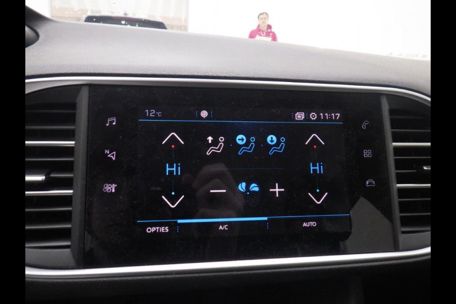 Peugeot 308 SW 1.2 PureTech Blue Lease Active Airco Navi Carplay PDC Achter Trekhaak Lichtmetalen velgen Cruise Control Distr. riem reeds vervangen! APK 01-2027