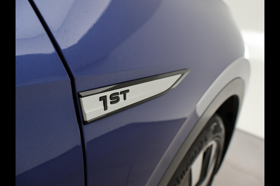 Volkswagen ID.4 FIRST 77 kWh 1st + 20 INCH LMV | TREKHAAK | CAMERA | SFEERVERLICHTING | ADAPTIVE CRUISE | STOELVERW.
