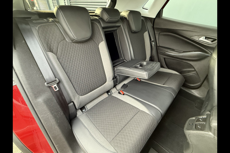 Opel Grandland X BWJ 2019 | 1.2T 131PK Bus Executive AUTOMAAT | TREKHAAK | CAMERA A | LEDER/STOF | NAVI | CLIMA | STOELVERW | CARPLAY | PRIVACY GLASS |