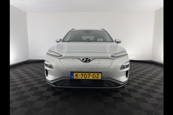 Hyundai Kona EV Fashion 64 kWh (3-Fase) {SOH-100%} (INCL-BTW)  Aut * HEATPUMP | NAVI-FULLMAP | LEATHER-FABRIC | KEYLESS | CAMERA | DAB | ECC | PDC | ADAPTIVE-CRUISE | LANE-ASSIST | HEATED SEATS | PRIVACY-GLASS | HEAD-UP | SHIFT-PADDLES | 17"A