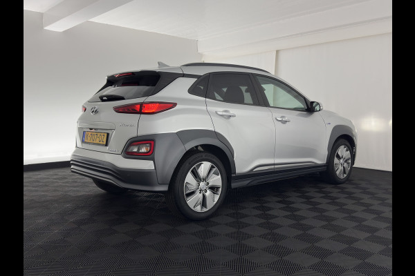 Hyundai Kona EV Fashion 64 kWh (3-Fase) {SOH-100%} (INCL-BTW)  Aut * HEATPUMP | NAVI-FULLMAP | LEATHER-FABRIC | KEYLESS | CAMERA | DAB | ECC | PDC | ADAPTIVE-CRUISE | LANE-ASSIST | HEATED SEATS | PRIVACY-GLASS | HEAD-UP | SHIFT-PADDLES | 17"A