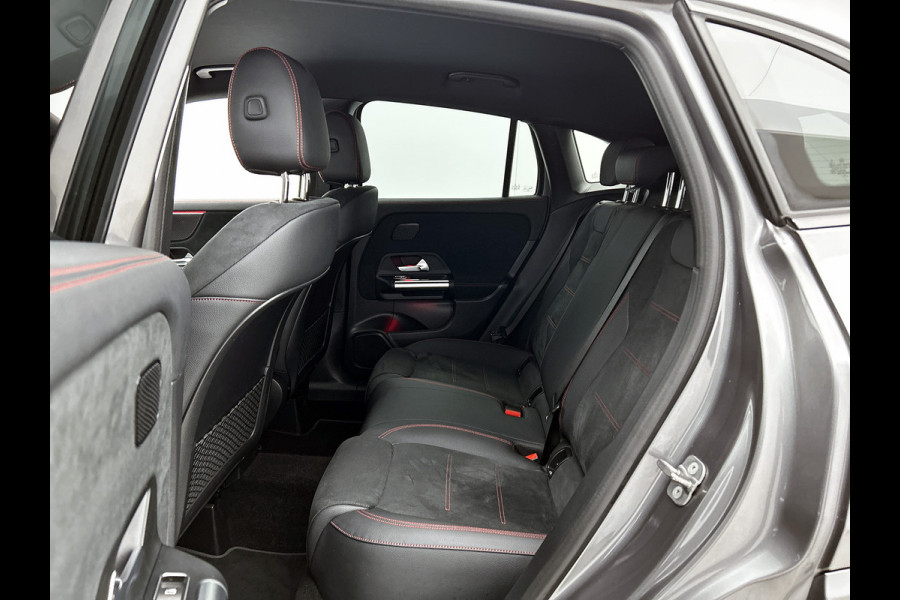Mercedes-Benz GLA 250 e AMG Plug-In Hybride 5 spaaks lichtmetalen velgen | Navigatie | Parking support met camera | Inclusief 24 maanden MB Certified garantie voor Europa.