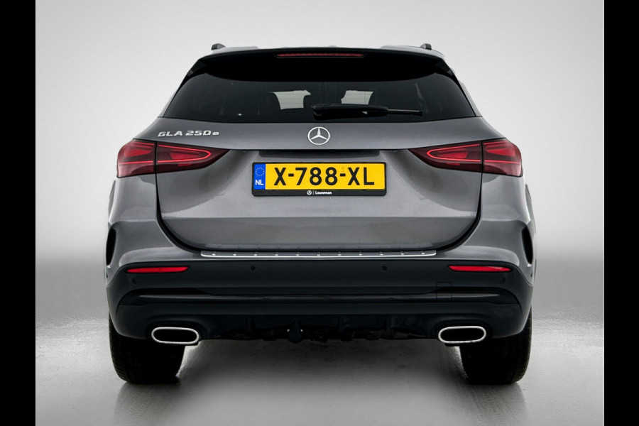 Mercedes-Benz GLA 250 e AMG Plug-In Hybride 5 spaaks lichtmetalen velgen | Navigatie | Parking support met camera | Inclusief 24 maanden MB Certified garantie voor Europa.