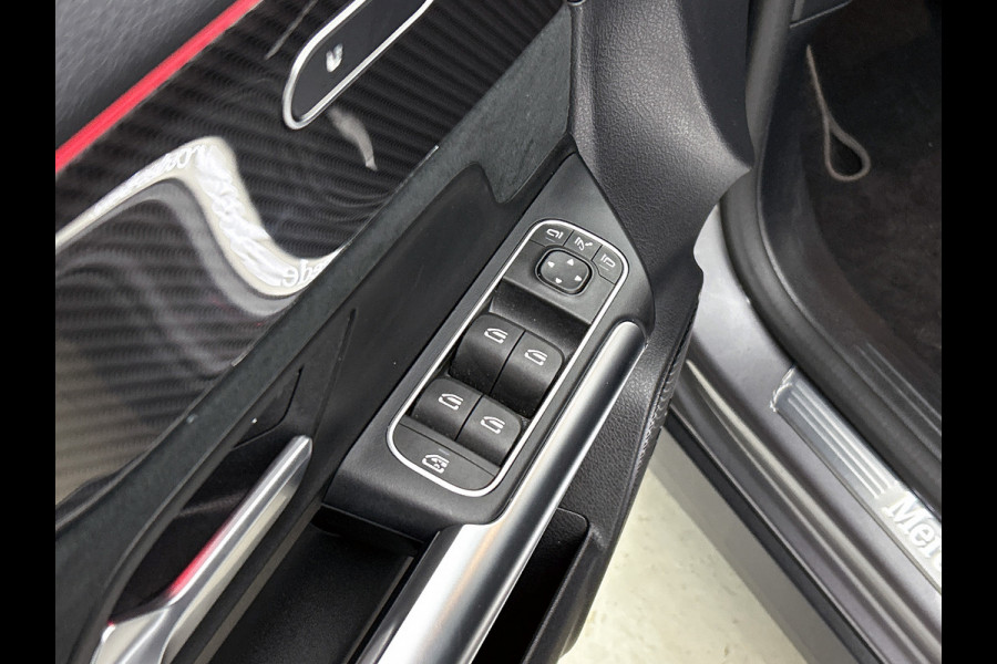 Mercedes-Benz GLA 250 e AMG Plug-In Hybride 5 spaaks lichtmetalen velgen | Navigatie | Parking support met camera | Inclusief 24 maanden MB Certified garantie voor Europa.