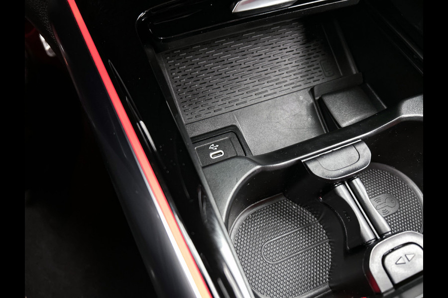 Mercedes-Benz GLA 250 e AMG Plug-In Hybride 5 spaaks lichtmetalen velgen | Navigatie | Parking support met camera | Inclusief 24 maanden MB Certified garantie voor Europa.