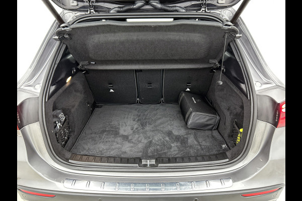 Mercedes-Benz GLA 250 e AMG Plug-In Hybride 5 spaaks lichtmetalen velgen | Navigatie | Parking support met camera | Inclusief 24 maanden MB Certified garantie voor Europa.