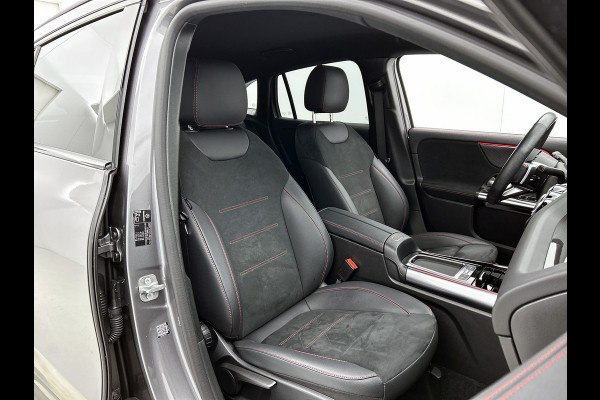 Mercedes-Benz GLA 250 e AMG Plug-In Hybride 5 spaaks lichtmetalen velgen | Navigatie | Parking support met camera | Inclusief 24 maanden MB Certified garantie voor Europa.