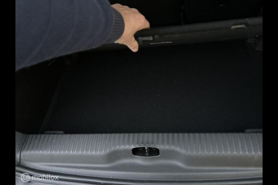 Citroën C3 Aircross 1.2 PureTech Max 110 PK 17" LM / FM nav / camera / LED