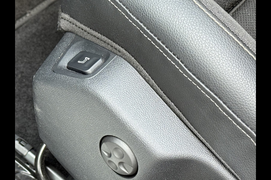 Opel Grandland X BWJ 2019 | 1.2T 131PK Bus. Executive | TREKHAAK | PANO DAK | CLIMA | NAVI | 18'' LMV | CARPLAY | SPORTSTOELEN | PDC 2X