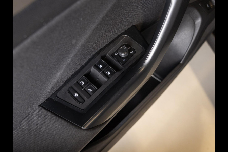 Volkswagen T-Roc 1.0 TSI Style Business / 110pk / Achteruitrij camera / Virtual cockpit /